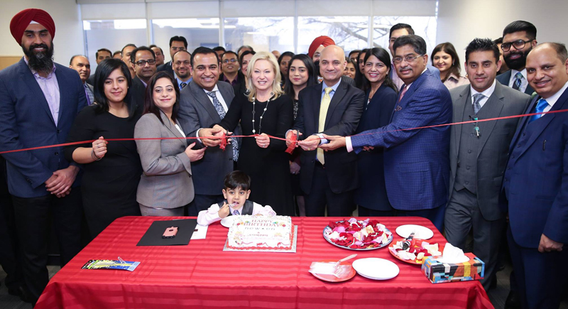 Raman Dua (fourth from left) with Mississauga mayor Bonnie Crombie