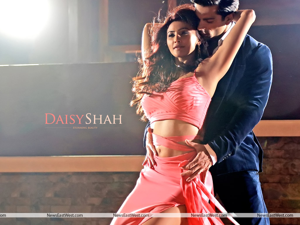 daisy-shah-hd-wallpaper_0