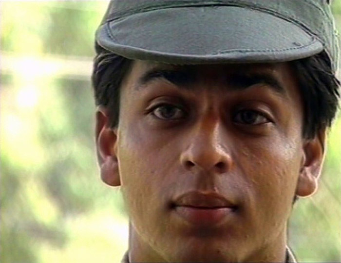 shah-rukh-in-tv-serial-fauji-that-made-his-famous