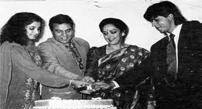 shah-rukh-with-hema-malini-dharmendra-and-divya-bharti