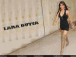 lara-dutta-high-boots