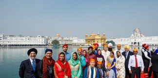 Trudeau’s photo op at Golden Temple, as Punjab CM tells him to stop extremists Trudeau with ministers at Golden temple