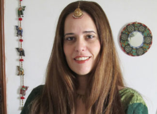 florencia-costa-in-sari